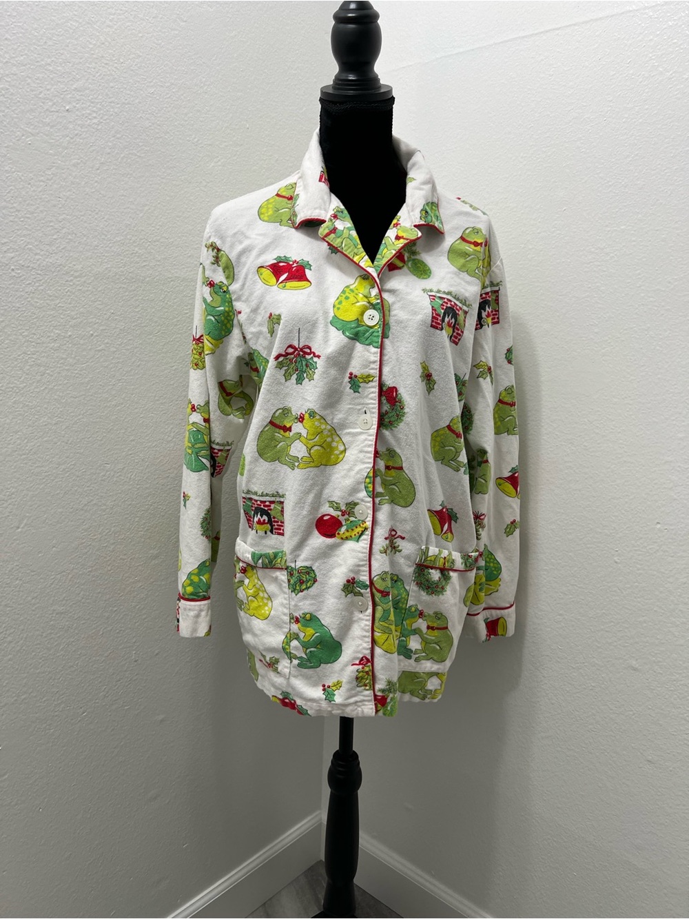 NICK & NORA Sleepwear Pajama Top Christmas Kissing Frogs Size X-Large